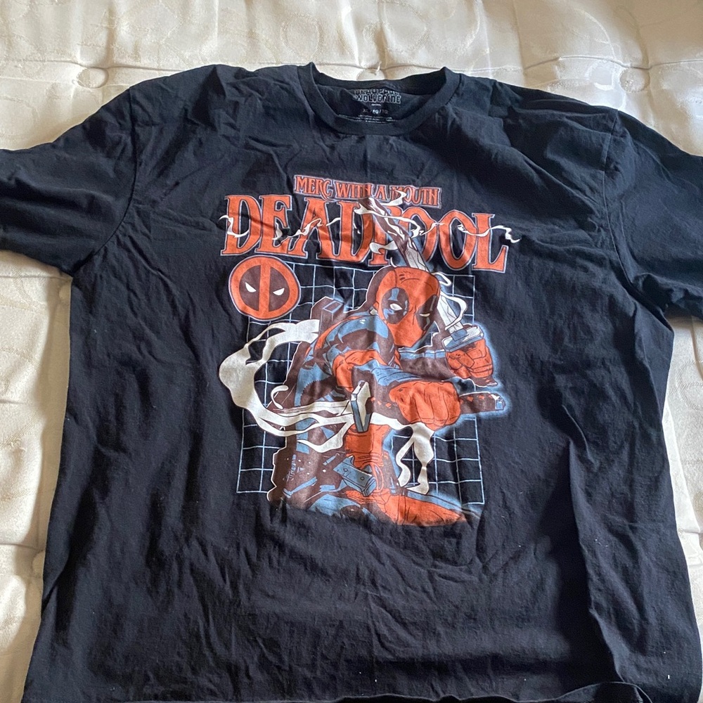 Marvel Deadpool Short Sleeve Tee - Black and Red